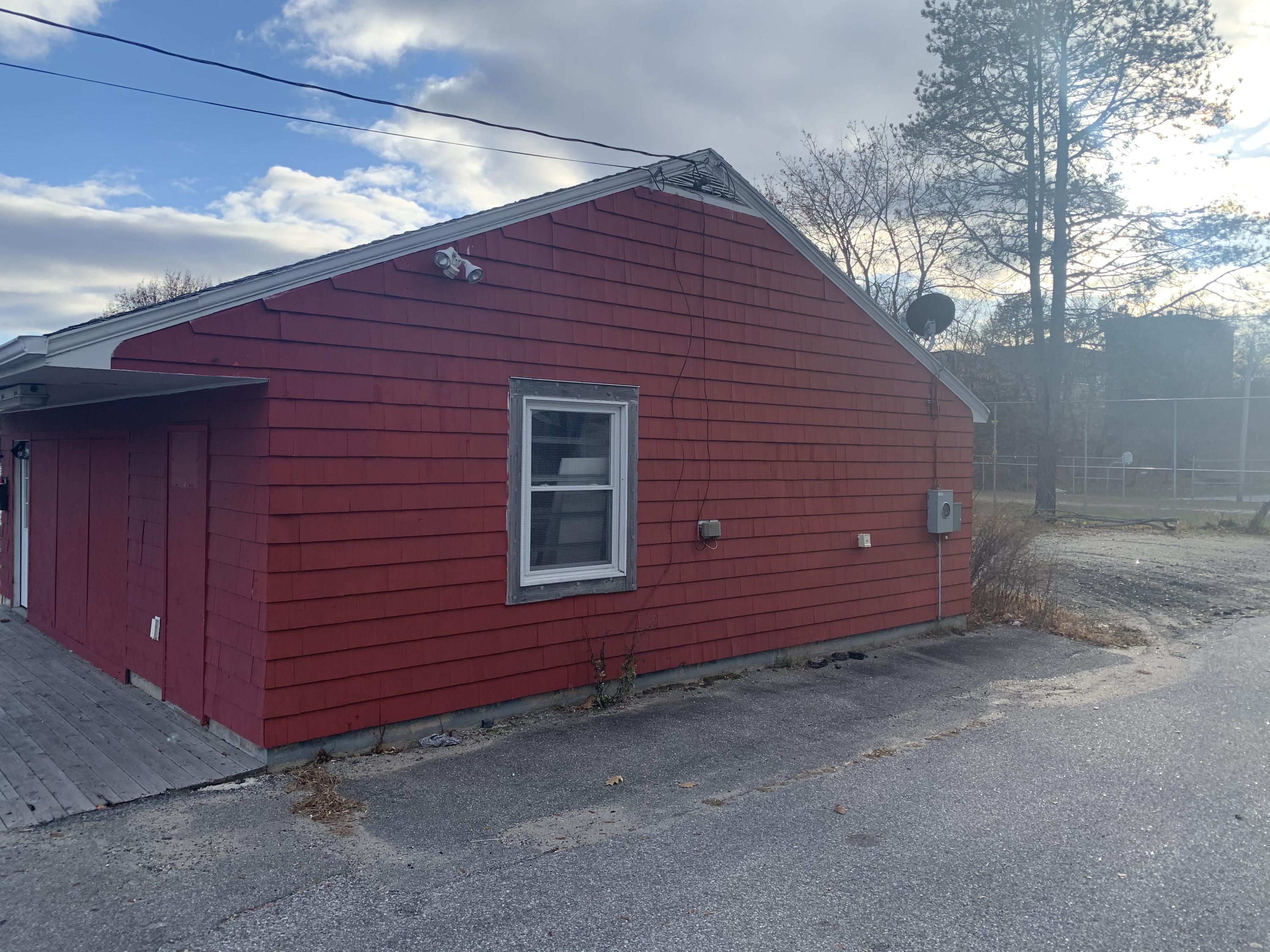 199 Bartlett Street Lewiston, ME 04240 - Photo 6 of 17 IMG_1824