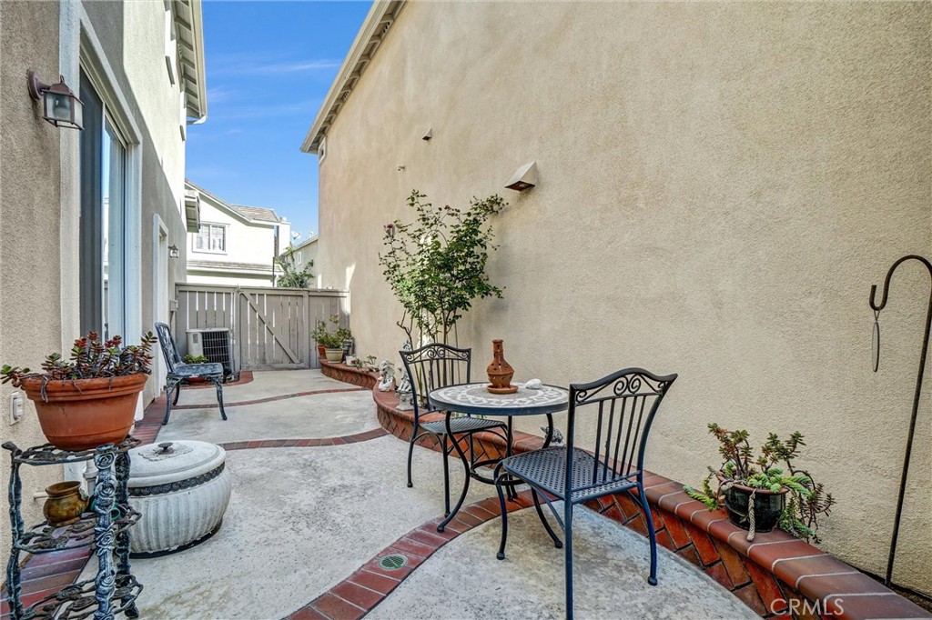 65 Windward Way Buena Park, CA 90621 - Photo 20 of 50 a view of a house with backyard and sitting area