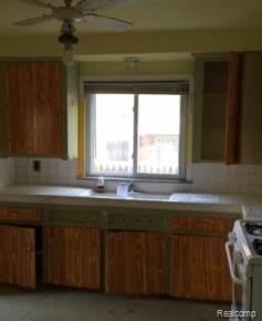 19497 Huntington Road Detroit, MI 48219 - Photo 2 of 5