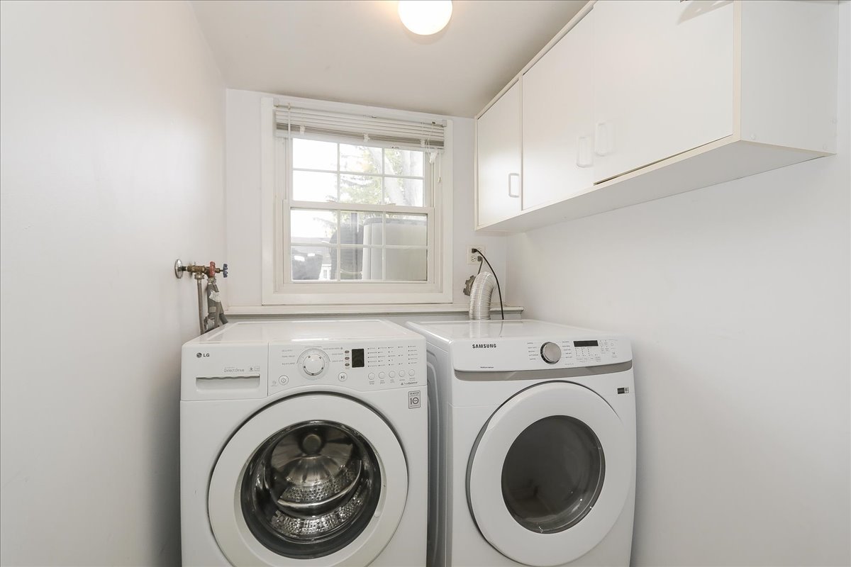 760 Checker Drive Buffalo Grove, IL 60089 - Photo 24 of 29 a utility room with dryer and washer