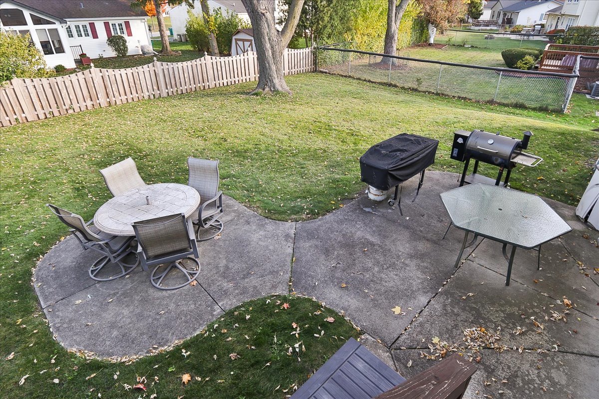 760 Checker Drive Buffalo Grove, IL 60089 - Photo 27 of 29 a view of an outdoor sitting area