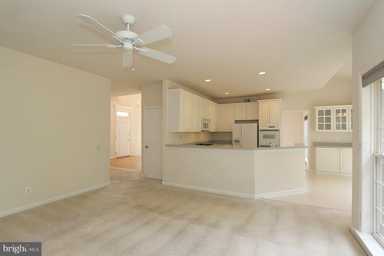 12392 Brown Fox Way Reston, VA 20191 - Photo 2 of 30 Family Room