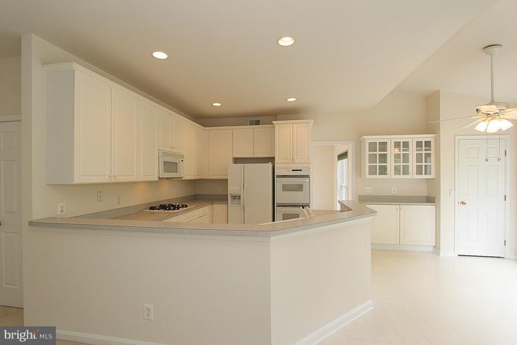 12392 Brown Fox Way Reston, VA 20191 - Photo 15 of 30 Kitchen