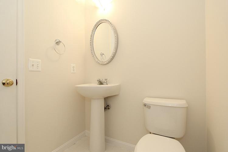 12392 Brown Fox Way Reston, VA 20191 - Photo 6 of 30 Bath