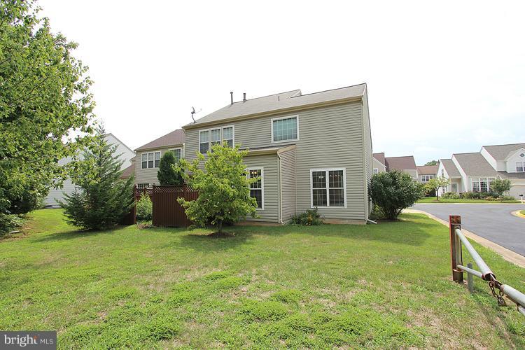 12392 Brown Fox Way Reston, VA 20191 - Photo 8 of 30 Exterior (Rear)
