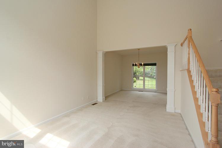 12392 Brown Fox Way Reston, VA 20191 - Photo 9 of 30 Living Room