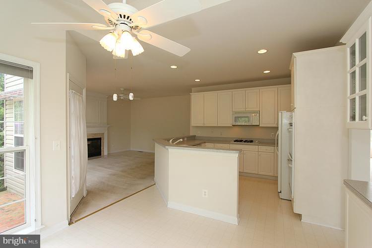12392 Brown Fox Way Reston, VA 20191 - Photo 10 of 30 Kitchen