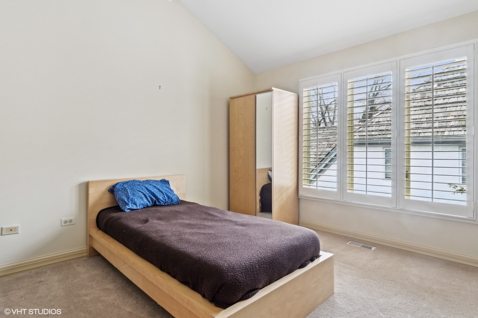 1049 Mar Ln Drive Lake Forest, IL 60045 - Photo 18 of 25 a bedroom with a bed and window