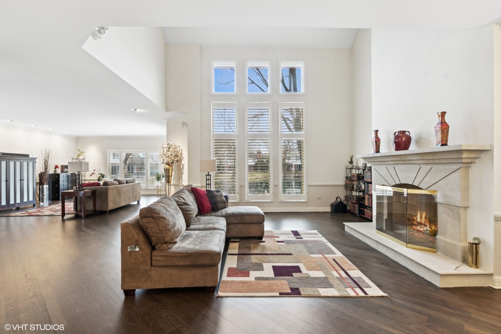 1049 Mar Ln Drive Lake Forest, IL 60045 - Photo 4 of 25 a living room with furniture and a fireplace