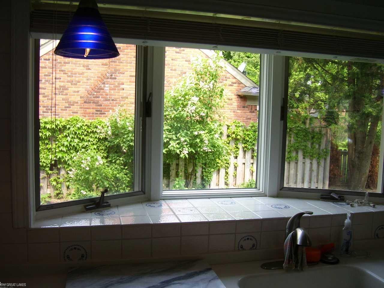 680 Hampton Road Grosse Pointe, MI 48236 - Photo 10 of 44 31382028-9.JPG