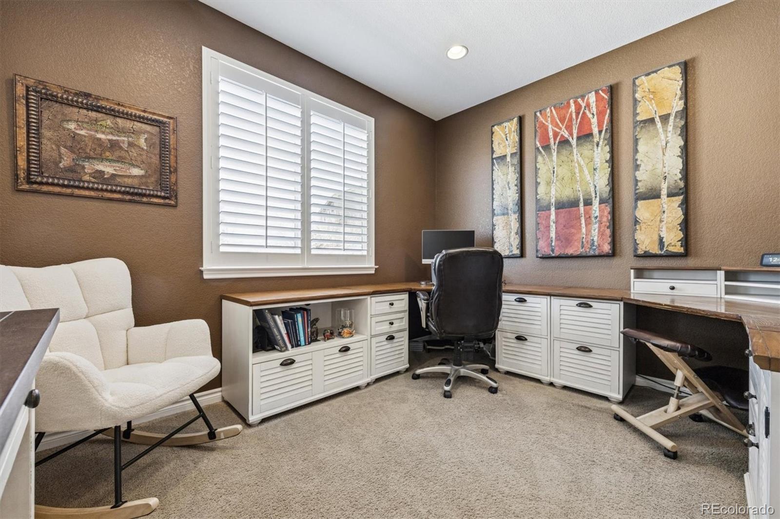 10822 Glengate Circle Highlands Ranch, CO 80130 - Photo 13 of 47 a livingroom with workspace and a window