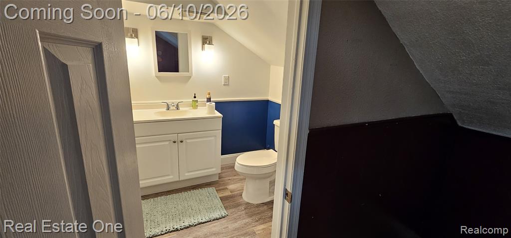 2073 Roslyn Road Grosse Pointe Woods, MI 48236 - Photo 10 of 10