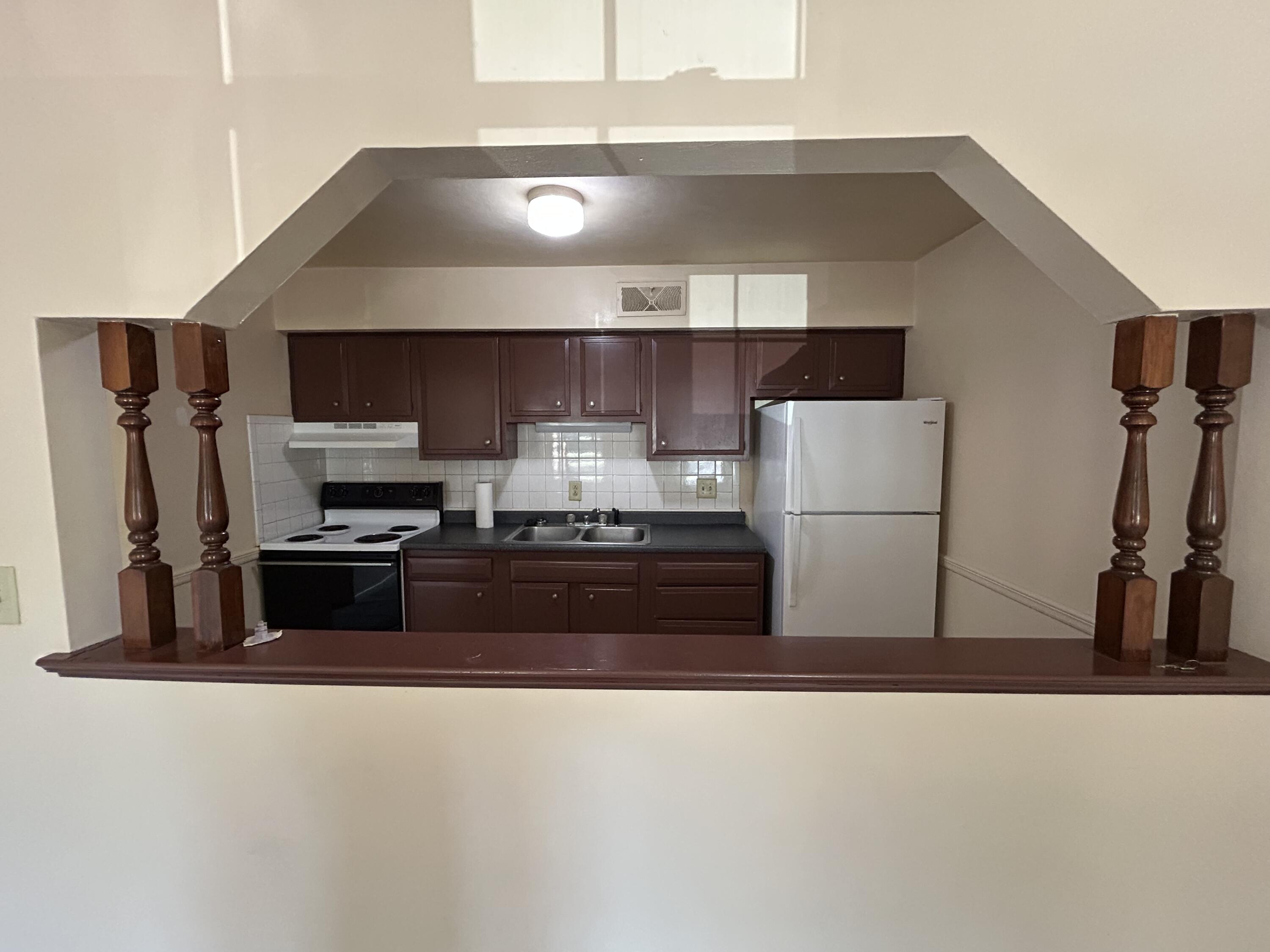924 Mountain View Road, Unit 5 Vinton, VA 24179 - Photo 4 of 6 kitchen