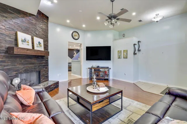 $299,999 | 113 Oakleigh Drive, Clinton, MS 39056