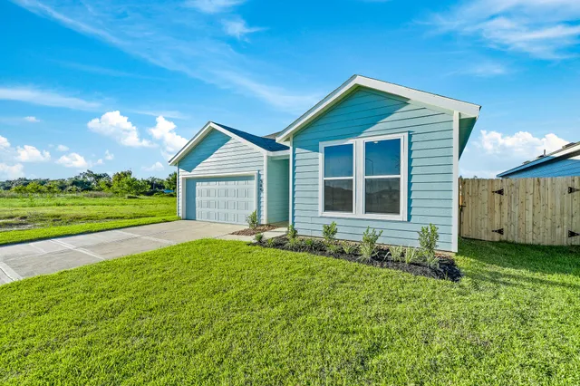 a view of front of a house with a yard
