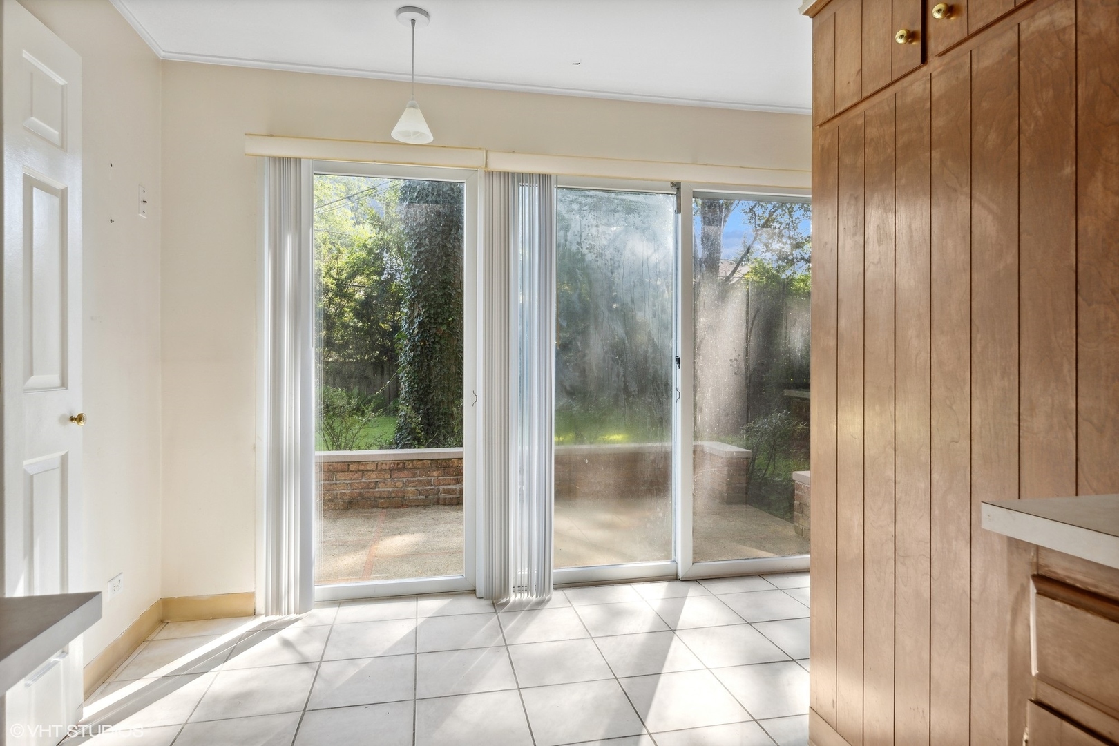 3117 Sprucewood Road Wilmette, IL 60091 - Photo 6 of 16 a view of a glass door with a glass door