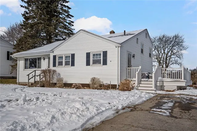 $619,000 | 35 Squantum Drive, Middletown, RI 02842