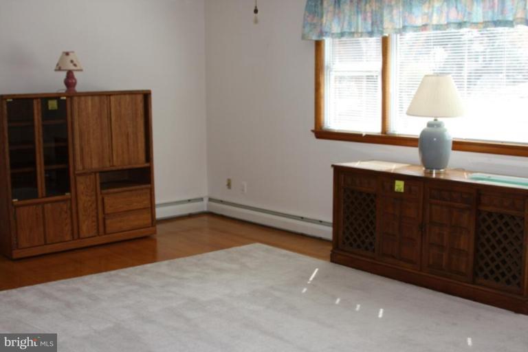 3004 Sayre Road Fairfax, VA 22031 - Photo 8 of 18 Living Room
