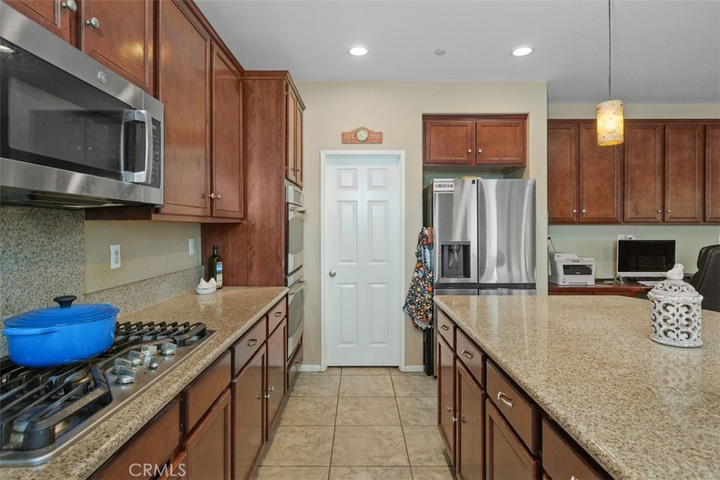 16820 Golden Bluff Loop Riverside, CA 92503 - Photo 11 of 36