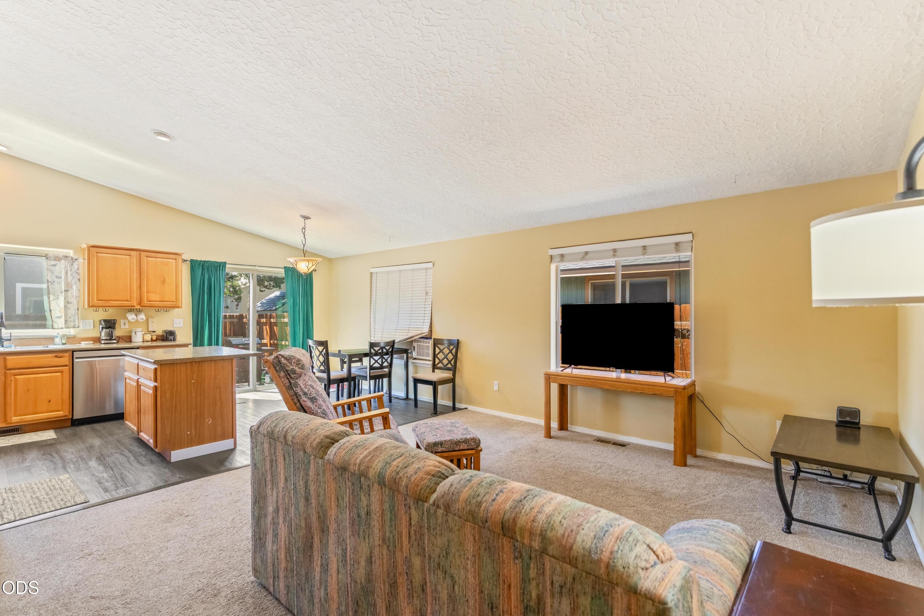 16465 Riley Drive La Pine, OR 97739 - Photo 4 of 30 Gallery Image 4