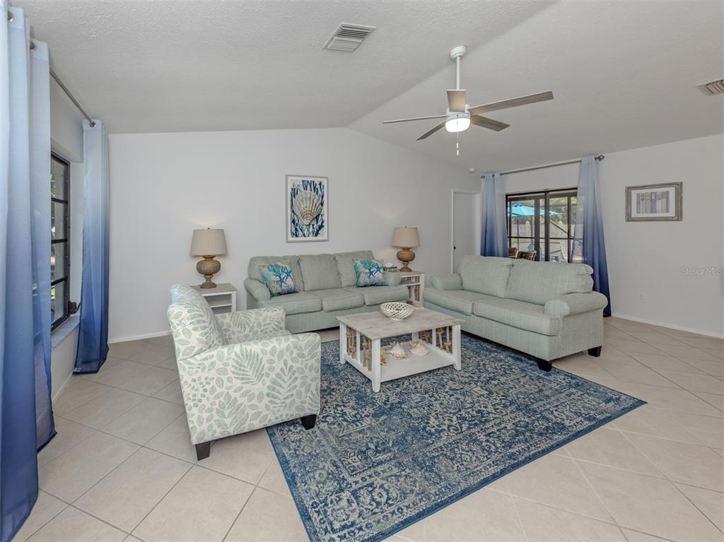 1211 Southland Road Venice, FL 34293 - Photo 9 of 38 Gallery Image 9