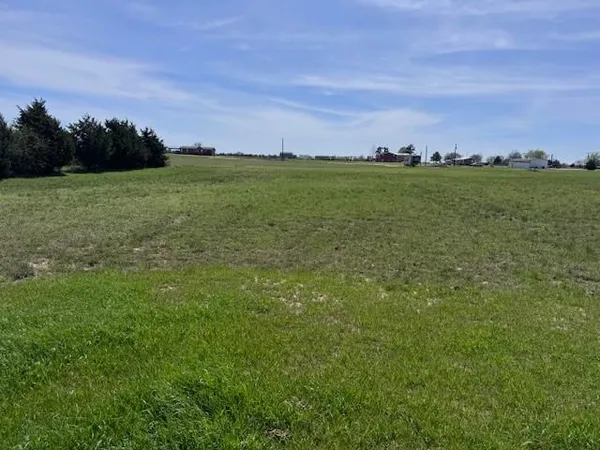 $2,100 | 589 County Road, Sumner, TX 75486