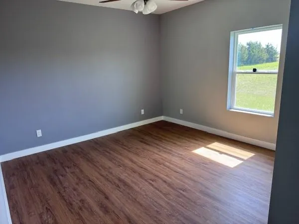 $2,100 | 589 County Road, Sumner, TX 75486