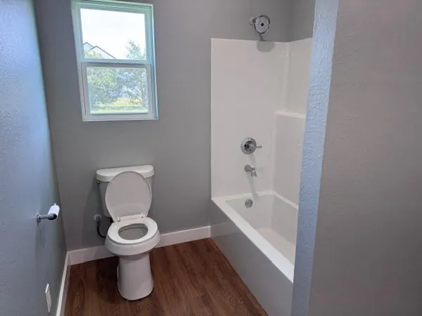 $2,100 | 589 County Road, Sumner, TX 75486