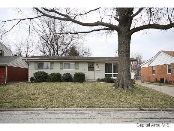 17 Calland Drive Springfield, IL 62704 - Photo 1 of 16 Gallery Image 1