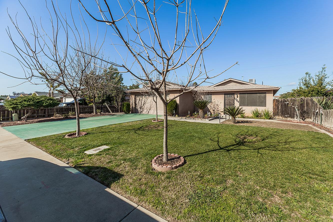 1064 East Early Avenue Reedley, CA 93654 - Photo 34 of 36 a house view with a garden space