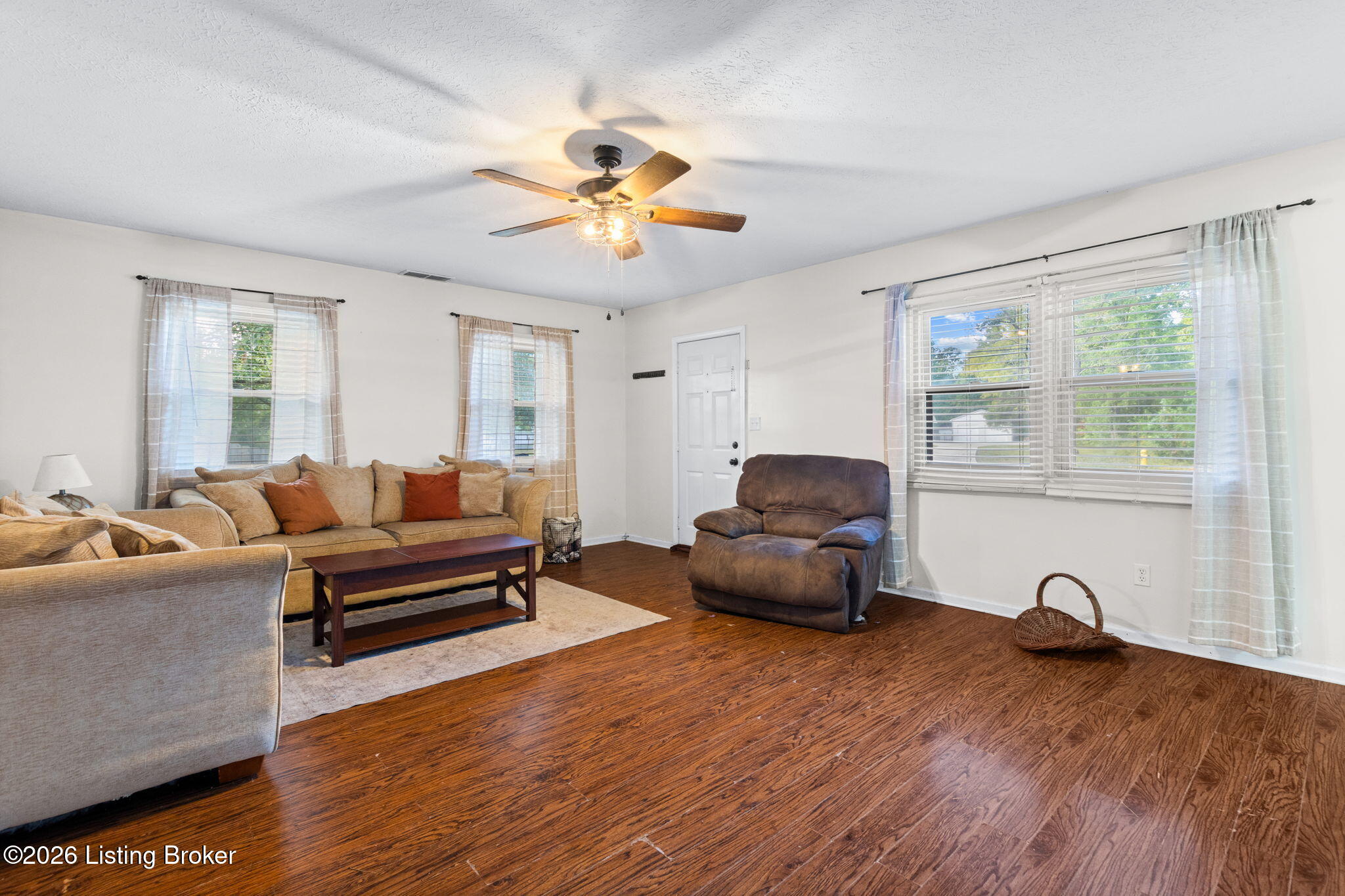 978 Raymond Road Shepherdsville, KY 40165 - Photo 5 of 53 17-web-or-mls-4F0A3840
