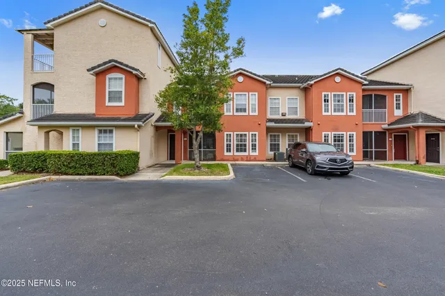 $194,900 | 10075 Gate Parkway North, Unit 2008, Jacksonville, FL 32246