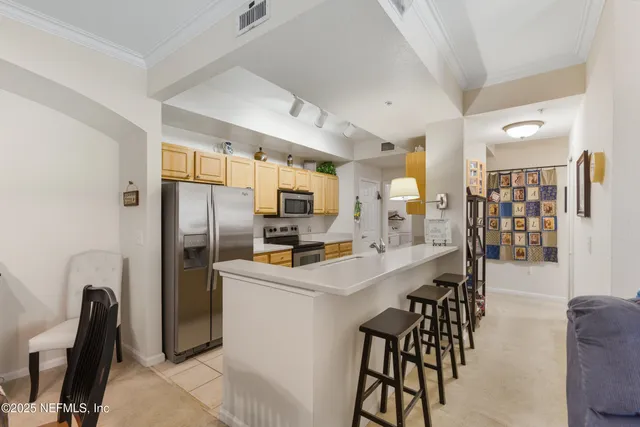 $194,900 | 10075 Gate Parkway North, Unit 2008, Jacksonville, FL 32246