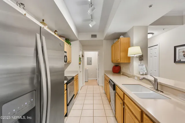 $194,900 | 10075 Gate Parkway North, Unit 2008, Jacksonville, FL 32246