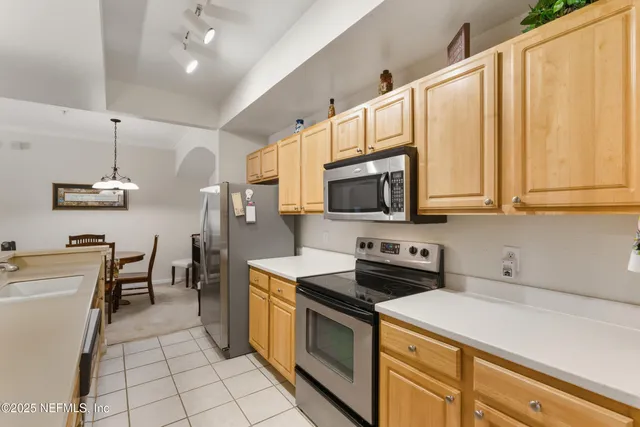 $194,900 | 10075 Gate Parkway North, Unit 2008, Jacksonville, FL 32246