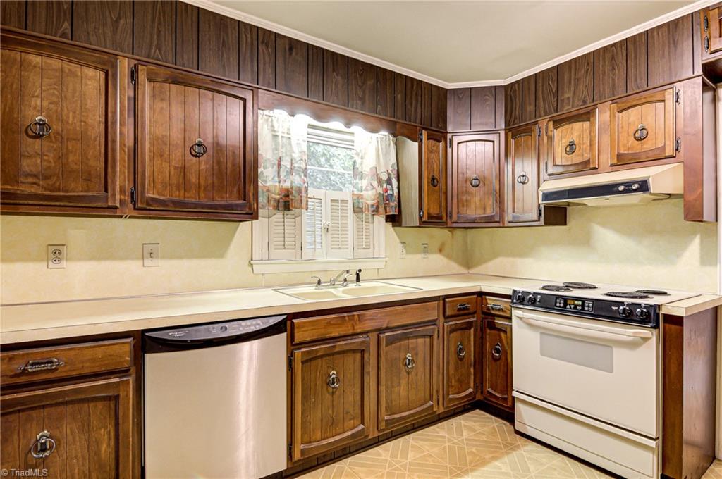 2707 Holmes Road Greensboro, NC 27405 - Photo 8 of 17 Gallery Image 8