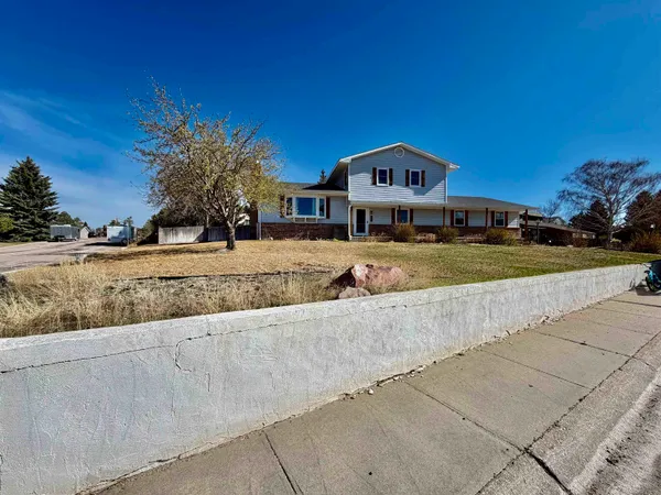 $369,000 | 615 Lincoln Way, Lusk, WY 82225