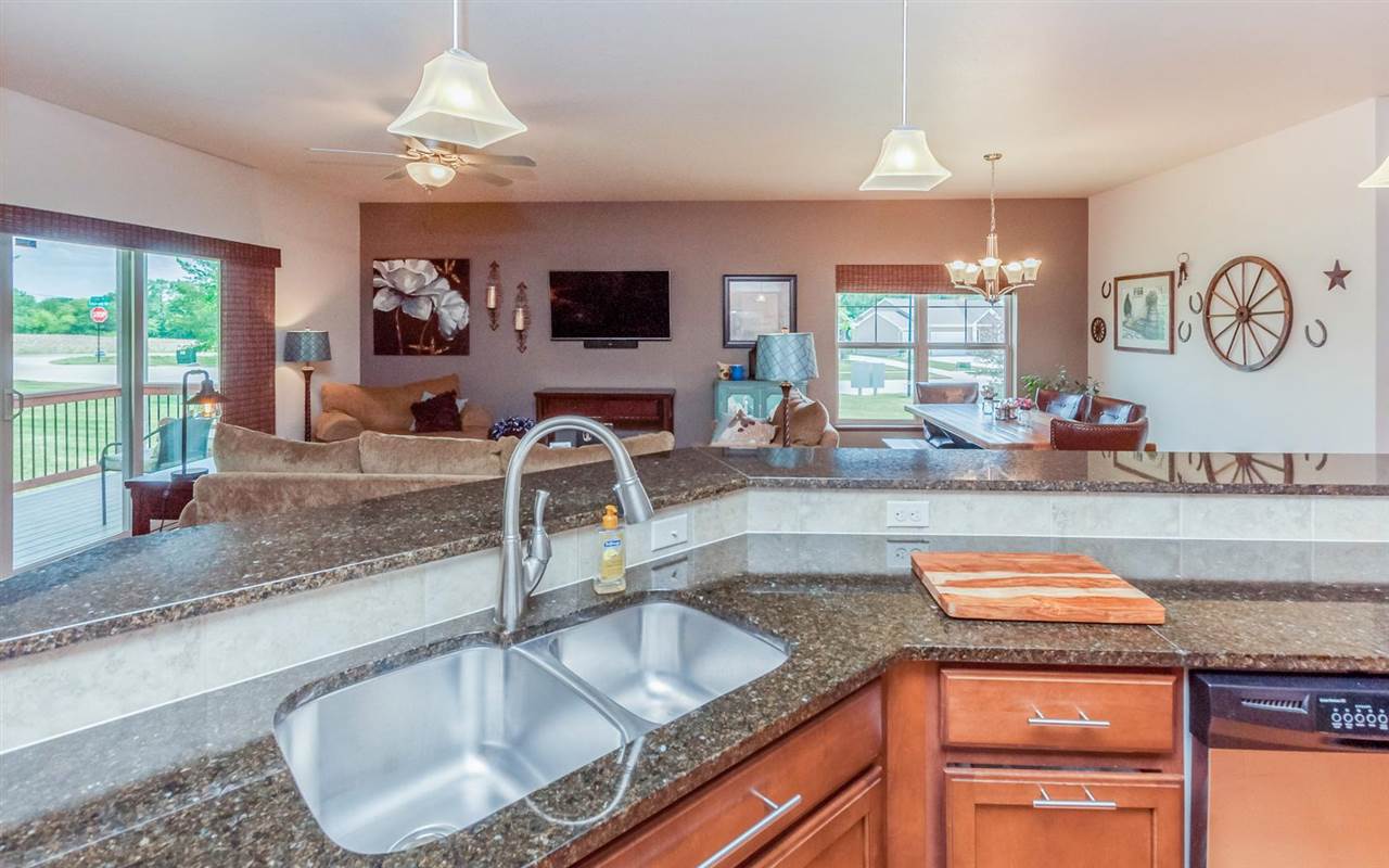 2911 Caspian Road Hiawatha, IA 52233 - Photo 5 of 21 Gallery Image 5