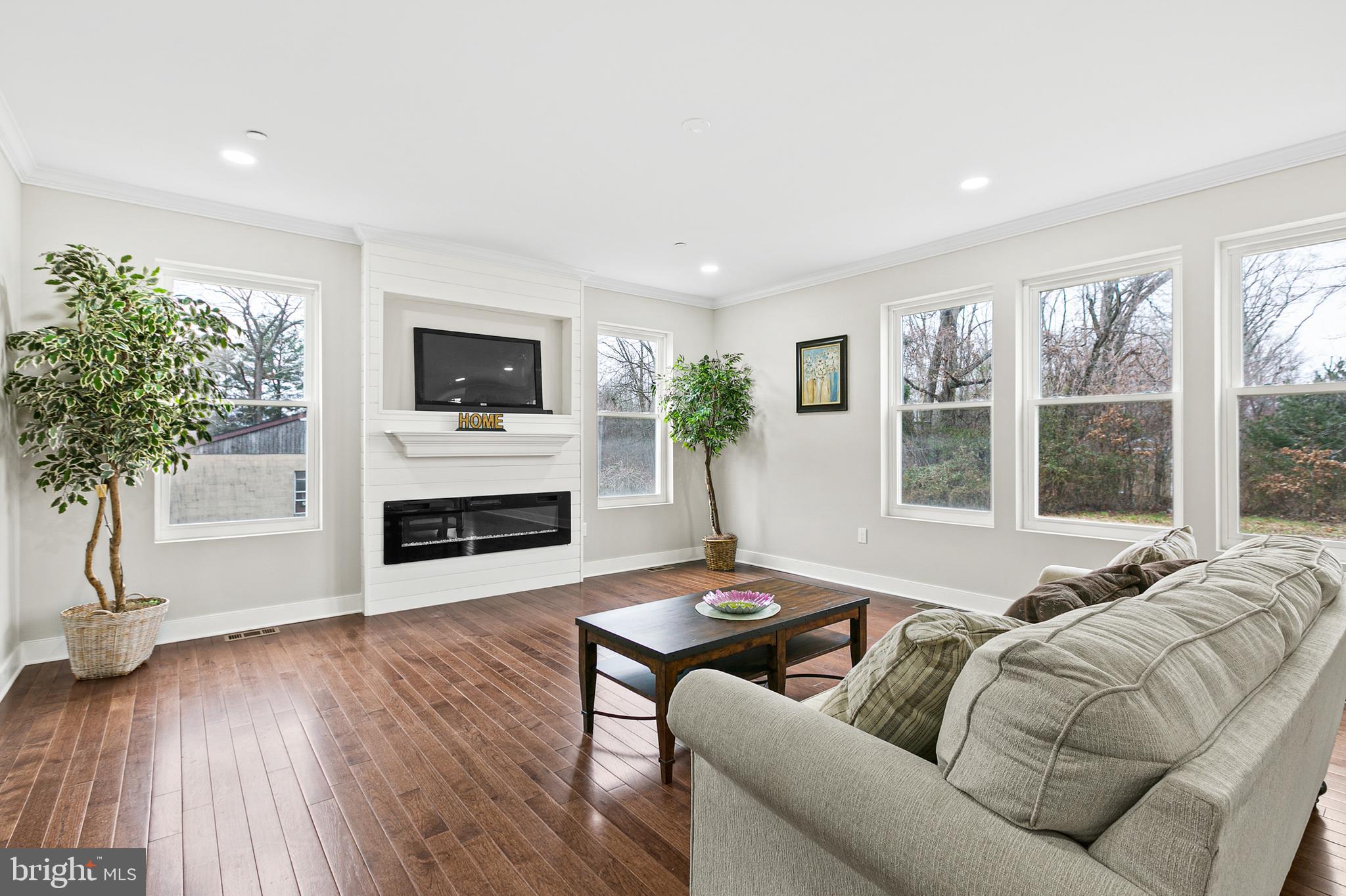 11304 Philadelphia Road White Marsh, MD 21162 - Photo 11 of 54 Living room