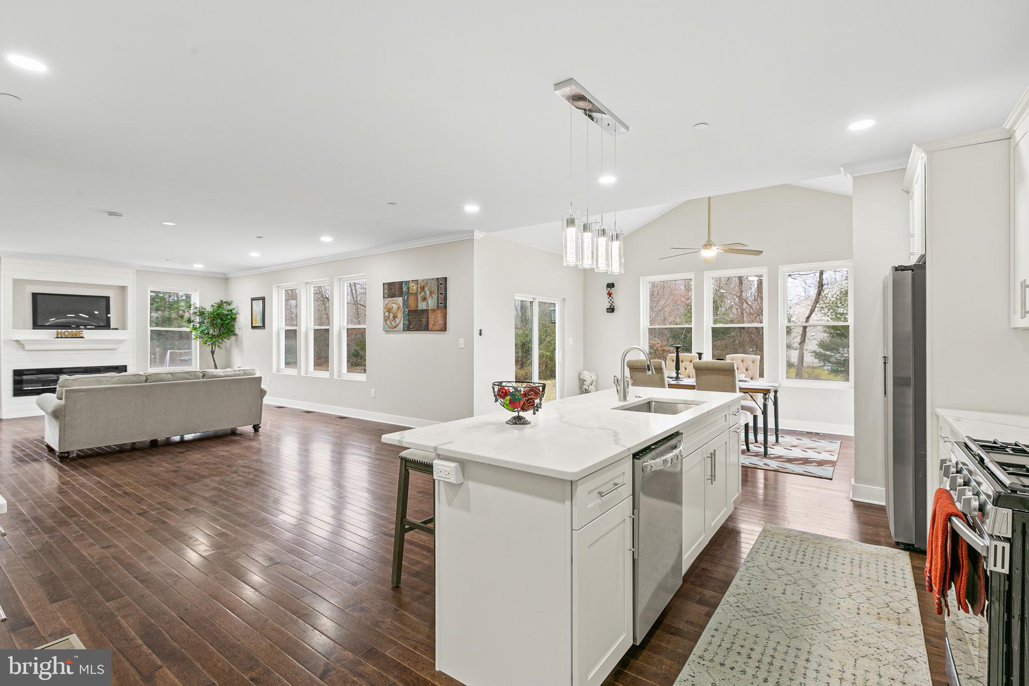 11304 Philadelphia Road White Marsh, MD 21162 - Photo 21 of 54 Kitchen/living room/dining room