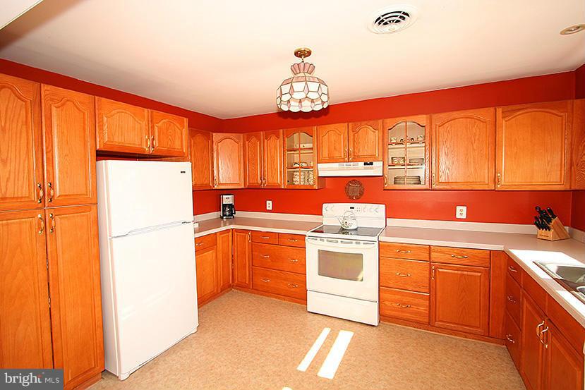 1502 Calvert Road Chester, MD 21619 - Photo 11 of 21 Kitchen