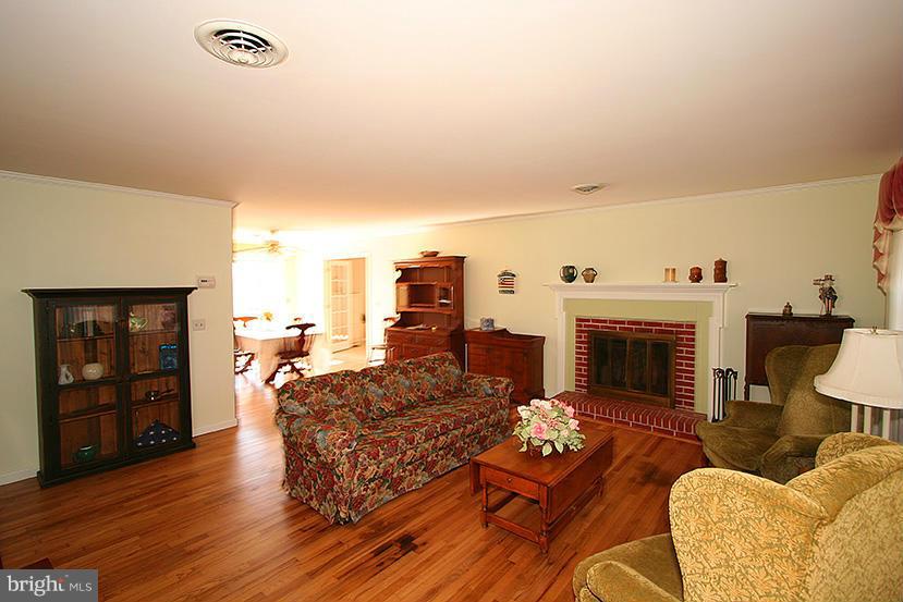 1502 Calvert Road Chester, MD 21619 - Photo 15 of 21 Living Room