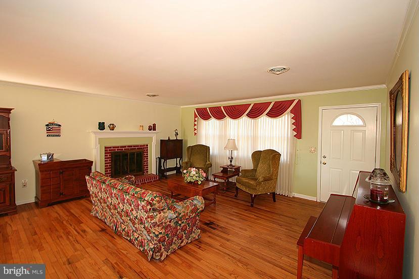 1502 Calvert Road Chester, MD 21619 - Photo 16 of 21 Living Room