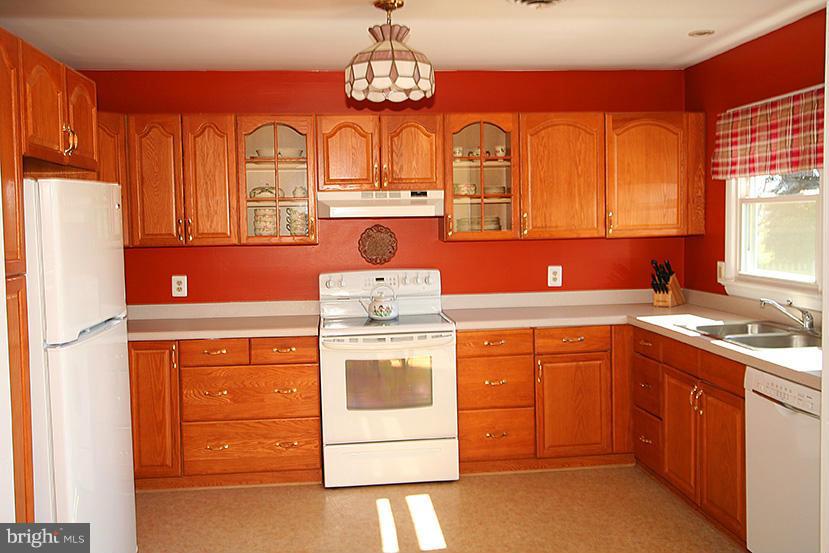 1502 Calvert Road Chester, MD 21619 - Photo 9 of 21 Kitchen