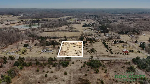 $79,500 | 15680 Tyrone Avenue, Kent City, MI 49330