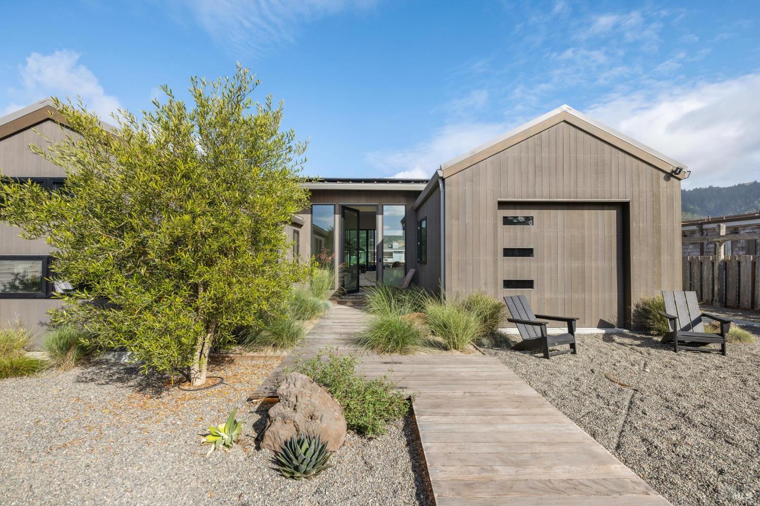 297 Seadrift Road Stinson Beach, CA 94970 - Photo 5 of 68 a view of a house with backyard and garden