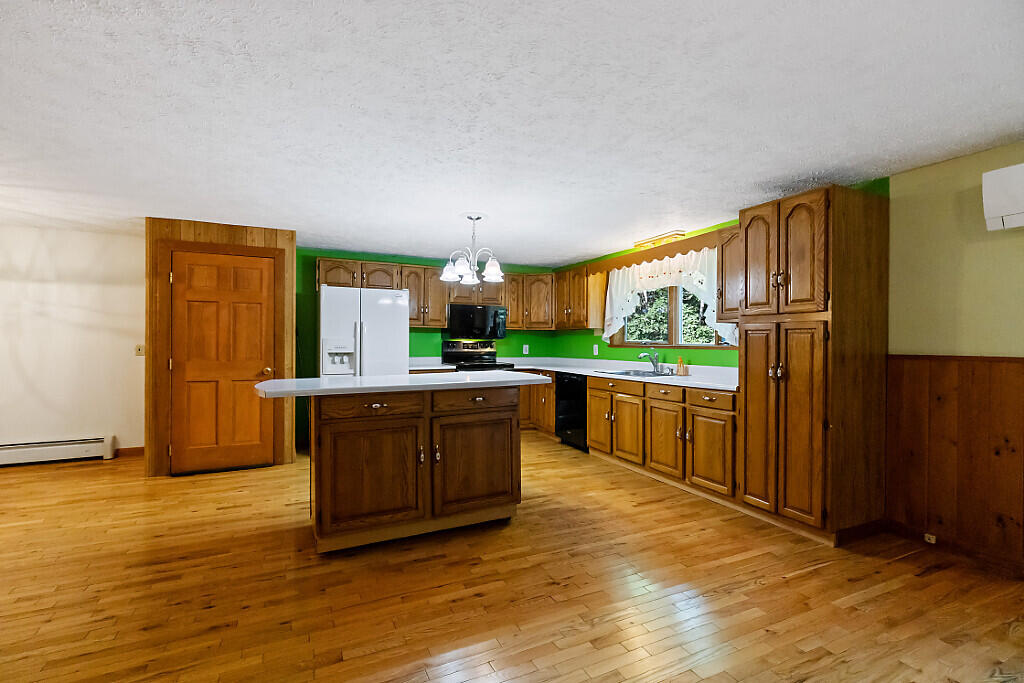 231 Narrows Pond Road Winthrop, ME 04364 - Photo 4 of 89 06_BP5A8399_DxO_mls