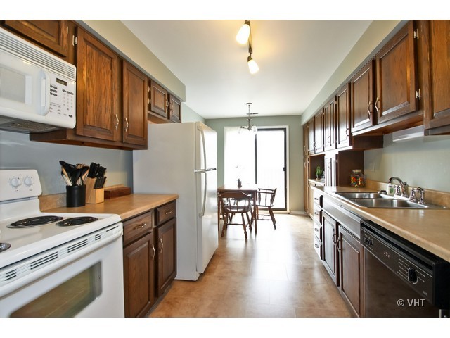 8600 North Waukegan Road, Unit 403E Morton Grove, IL 60053 - Photo 3 of 10