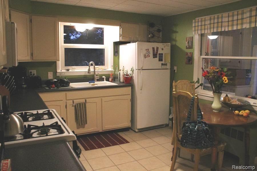 2860 Noble Road Oxford, MI 48370 - Photo 6 of 13 Kitchen 1.JPG