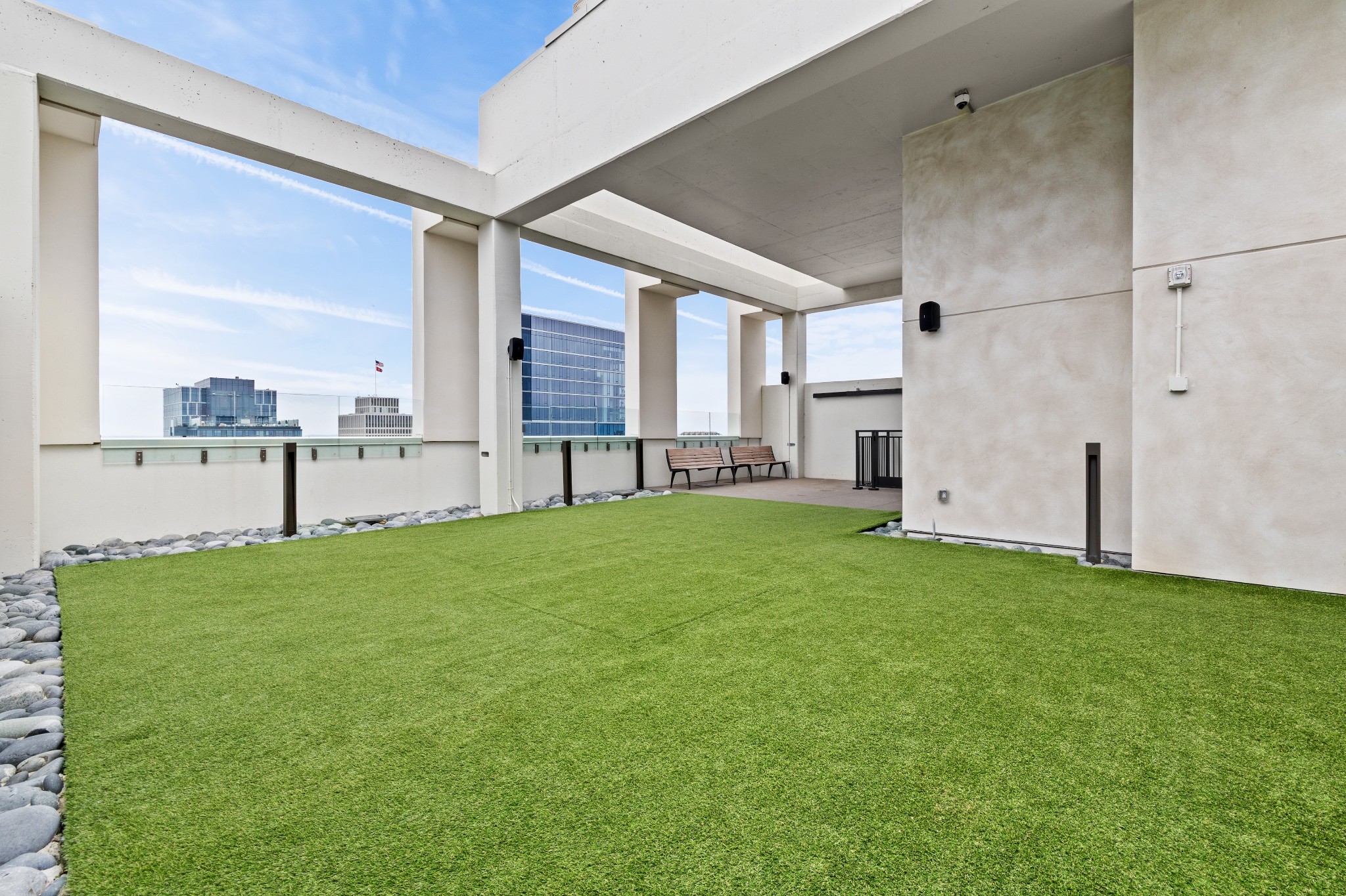 930 Commerce Street, Unit 508 Nashville, TN 37203 - Photo 28 of 65 a view of a backyard with seating area